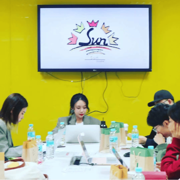 0背景20岁开70人公司!主播首曝如何进文娱圈创业投资