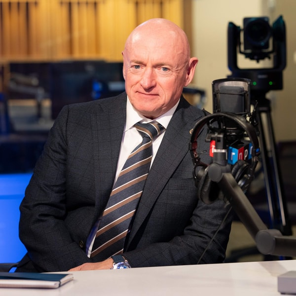 Sen. Kelly says Trump doesn't “understand the Constitution”