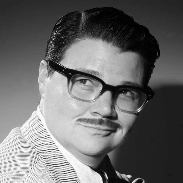 ‘Showbiz!’ entertainer Murray Hill became what he didn’t see