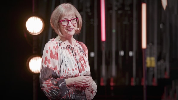 The profound power of gratitude and "living eulogies" | Andrea Driessen